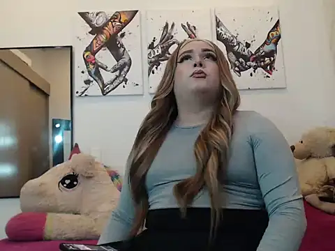 Snapshot of Redvelvett22 chatting on October 8, 2025, 5:16 am Redvelvett22 online show from October 8, 2025, 5:16 am