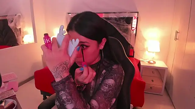 Snapshot of SusanVilla chatting on October 23, 2025, 7:34 pm SusanVilla online show from October 23, 2025, 7:34 pm