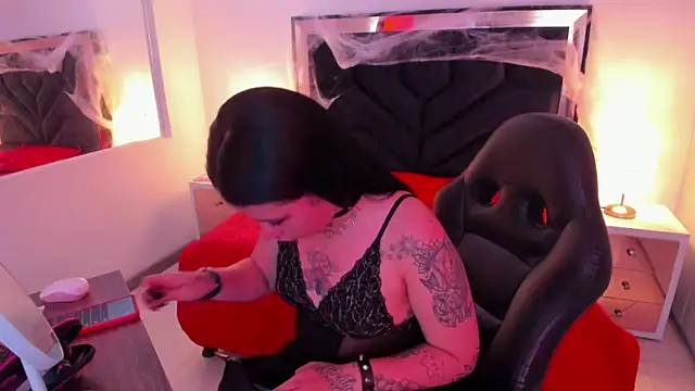 Snapshot of SusanVilla chatting on October 28, 2025, 7:49 pm SusanVilla online show from October 28, 2025, 7:49 pm