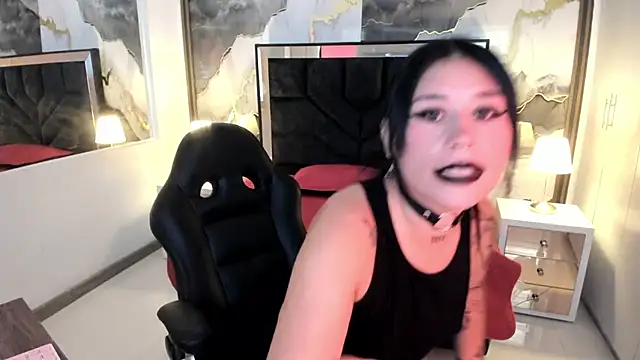 SusanVilla online show from April 13, 2026, 8:47 pm