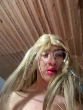 Snapshot of NICOLLE__12 chatting on January 18, 2026, 9:18 pm NICOLLE 12 online show from January 18, 2026, 9:18 pm