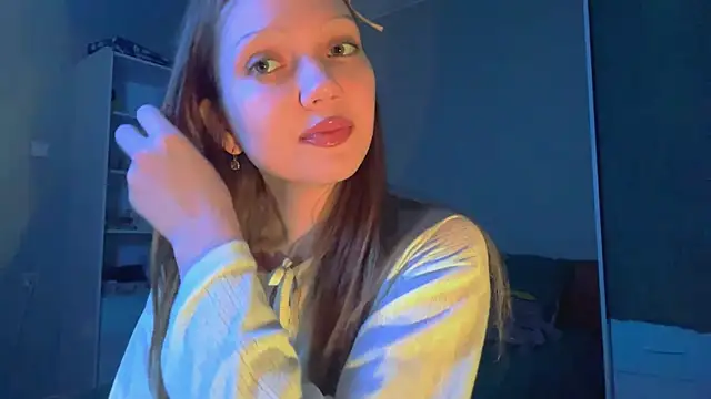 EmiIyKitty online show from October 4, 2025, 8:07 pm