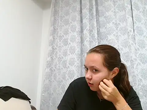 Snapshot of CamillaHessel chatting on October 3, 2025, 10:40 pm CamillaHessel online show from October 3, 2025, 10:40 pm