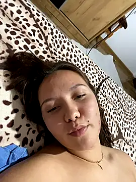 Snapshot of CamillaHessel chatting on October 24, 2025, 1:51 pm CamillaHessel online show from October 24, 2025, 1:51 pm