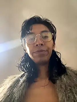 Snapshot of MadamLeRouge chatting on October 12, 2025, 10:09 pm MadamLeRouge online show from October 12, 2025, 10:09 pm