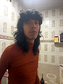 Snapshot of MadamLeRouge chatting on October 28, 2025, 11:29 pm MadamLeRouge online show from October 28, 2025, 11:29 pm