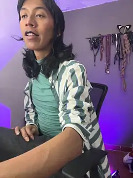 Snapshot of MadamLeRouge chatting on November 5, 2025, 11:38 pm MadamLeRouge online show from November 5, 2025, 11:38 pm