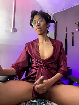 Snapshot of MadamLeRouge chatting on November 8, 2025, 11:47 pm MadamLeRouge online show from November 8, 2025, 11:47 pm