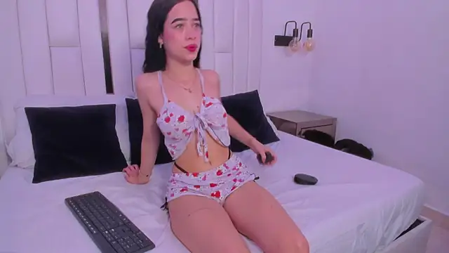 Snapshot of georgina_kloss chatting on November 8, 2025, 1:22 pm georgina kloss online show from November 8, 2025, 1:22 pm