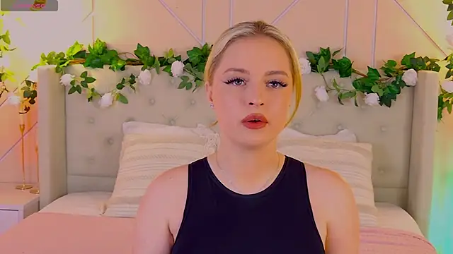 EllyLinn online show from April 24, 2026, 4:42 pm