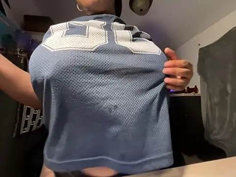 monicaval online show from November 11, 2025, 5:07 am