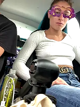 Snapshot of GoldenPussy1329 chatting on October 15, 2025, 10:04 am GoldenPussy1329 online show from October 15, 2025, 10:04 am