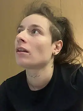 GoldenPussy1329 online show from March 3, 2026, 9:42 pm