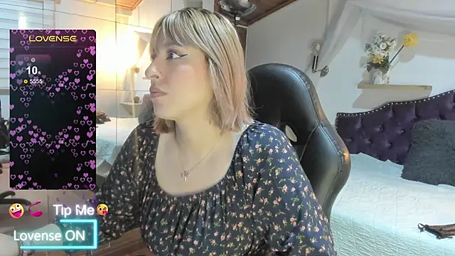 sophialyh 1 online show from February 21, 2026, 12:50 pm