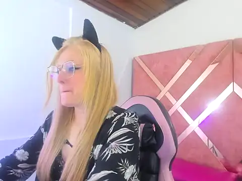 AliceCat 01 online show from September 30, 2025, 4:06 am