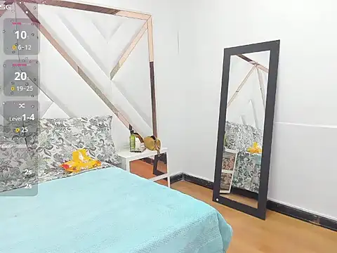 AliceCat 01 online show from December 15, 2025, 2:32 pm