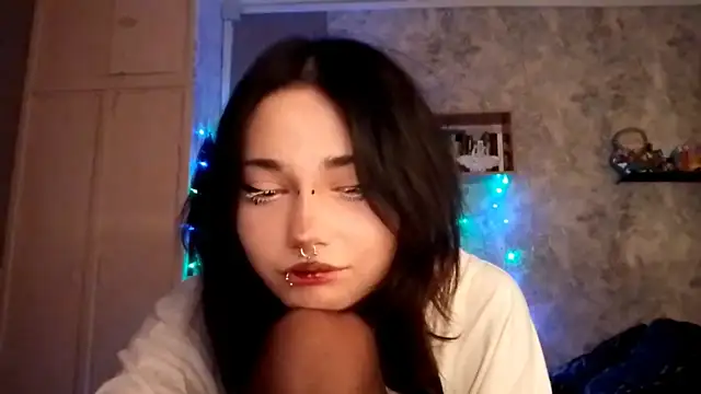 Snapshot of Beeping_Creature chatting on October 18, 2025, 4:41 pm Beeping Creature online show from October 18, 2025, 4:41 pm