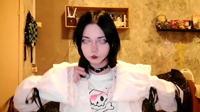 Snapshot of Beeping_Creature chatting on October 22, 2025, 5:45 pm Beeping Creature online show from October 22, 2025, 5:45 pm