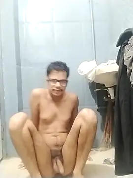 Snapshot of sexybobby13 chatting on November 2, 2025, 9:44 am sexybobby13 online show from November 2, 2025, 9:44 am