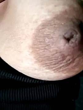 Snapshot of Hotmommax chatting on February 2, 2026, 8:40 pm Hotmommax online show from February 2, 2026, 8:40 pm