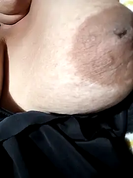 Snapshot of Hotmommax chatting on February 13, 2026, 8:16 pm Hotmommax online show from February 13, 2026, 8:16 pm