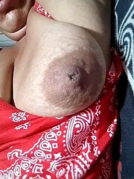 Snapshot of Hotmommax chatting on February 23, 2026, 7:44 pm Hotmommax online show from February 23, 2026, 7:44 pm