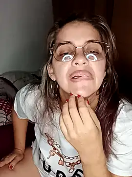 Snapshot of AdiniTA__Hot chatting on October 4, 2025, 5:05 am AdiniTA Hot online show from October 4, 2025, 5:05 am