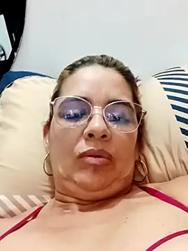 Snapshot of AdiniTA__Hot chatting on October 8, 2025, 1:36 am AdiniTA Hot online show from October 8, 2025, 1:36 am