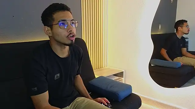 Jaybrown  1 online show from October 18, 2025, 3:42 am