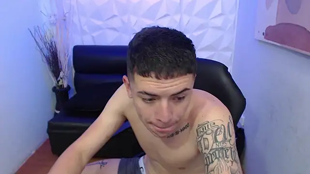 Snapshot of Adam_Blaze chatting on October 29, 2025, 6:20 pm Adam Blaze online show from October 29, 2025, 6:20 pm