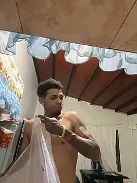 Valentino-elTuyo online show from February 22, 2026, 3:40 am