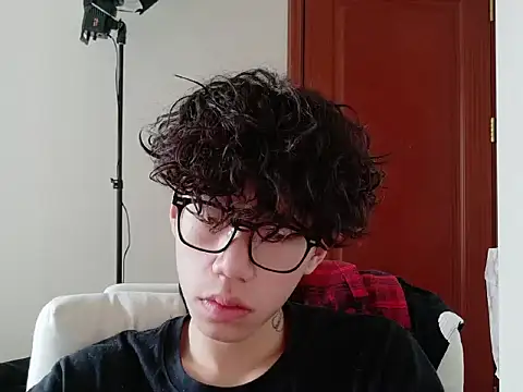 hangzi-0011 online show from September 30, 2025, 7:35 am