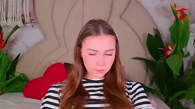 Snapshot of OliviaLay chatting on November 10, 2025, 11:09 am OliviaLay online show from November 10, 2025, 11:09 am