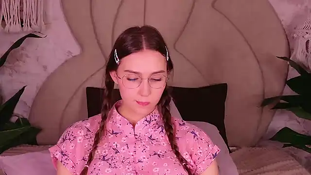 OliviaLay online show from January 15, 2026, 12:43 pm