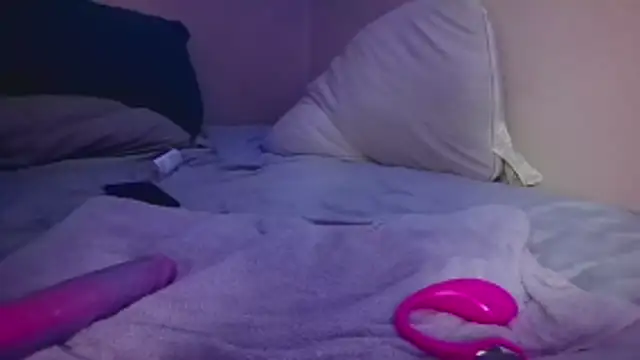 Queen2454 online show from October 24, 2025, 6:15 pm