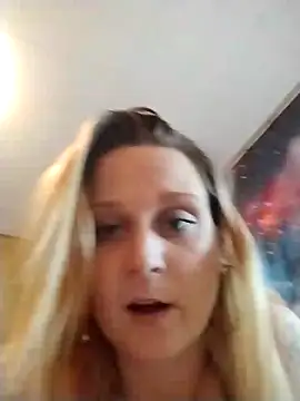 Queen2454 online show from November 30, 2025, 2:59 am