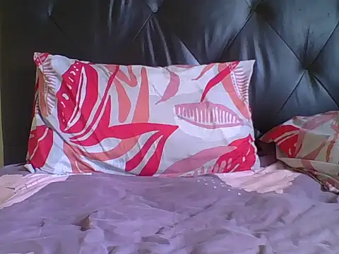 Snapshot of carrie_tee chatting on October 27, 2025, 11:36 am carrie tee online show from October 27, 2025, 11:36 am