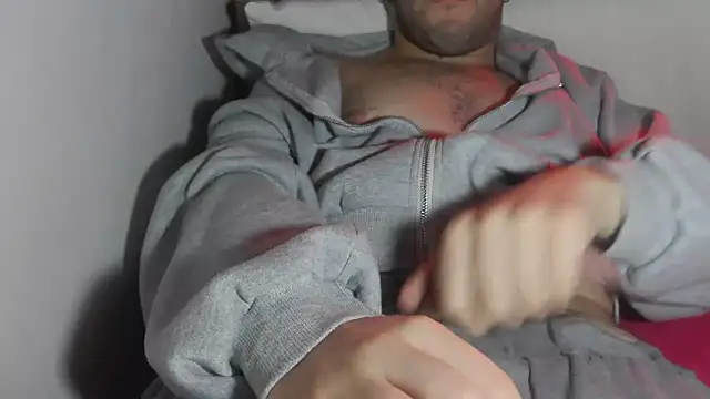 Snapshot of cazzo18cm3 chatting on December 18, 2025, 10:38 pm cazzo18cm3 online show from December 18, 2025, 10:38 pm