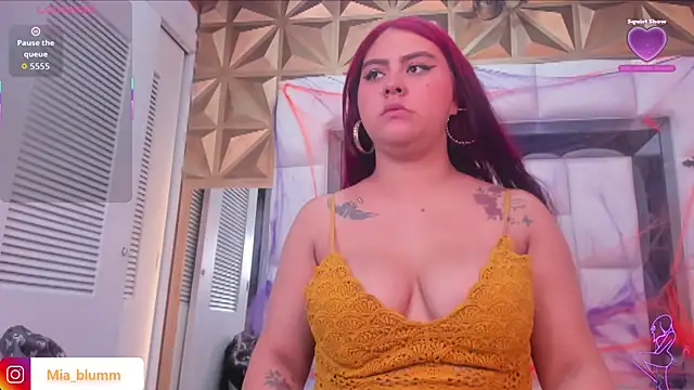 Snapshot of Mia_blumm chatting on November 2, 2025, 12:29 pm Mia blumm online show from November 2, 2025, 12:29 pm