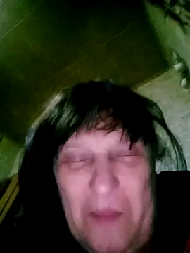 Apeesynka55211 online show from November 24, 2025, 8:41 pm