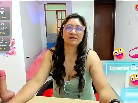 Snapshot of scarlett_mystic chatting on October 22, 2025, 1:33 pm scarlett mystic online show from October 22, 2025, 1:33 pm