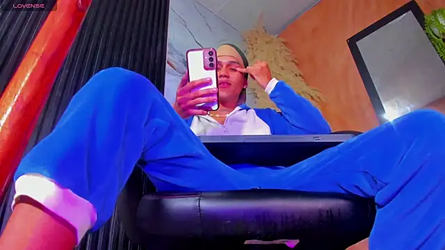 Snapshot of milo_crave chatting on October 31, 2025, 7:26 pm milo crave online show from October 31, 2025, 7:26 pm