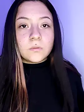 Snapshot of Honey_Alix chatting on October 4, 2025, 6:11 am Honey Alix online show from October 4, 2025, 6:11 am