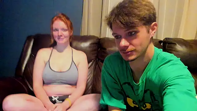 Snapshot of LoversUnleashedXO chatting on October 27, 2025, 3:32 am LoversUnleashedXO online show from October 27, 2025, 3:32 am