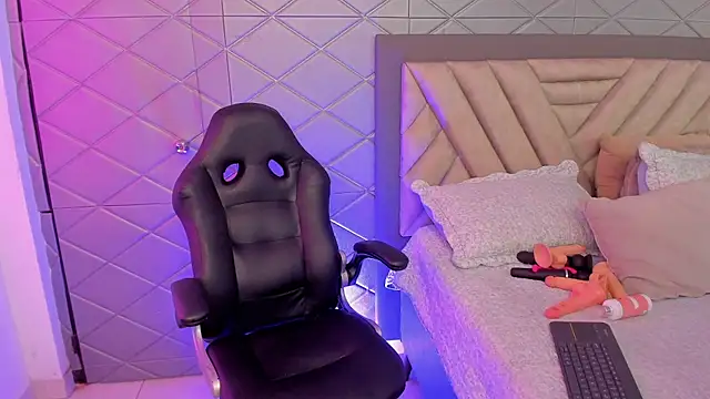 AriannaCooperr online show from December 14, 2025, 5:13 am