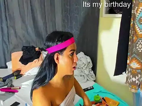 Snapshot of RobertaxGutierrez chatting on December 21, 2025, 12:29 am RobertaxGutierrez online show from December 21, 2025, 12:29 am