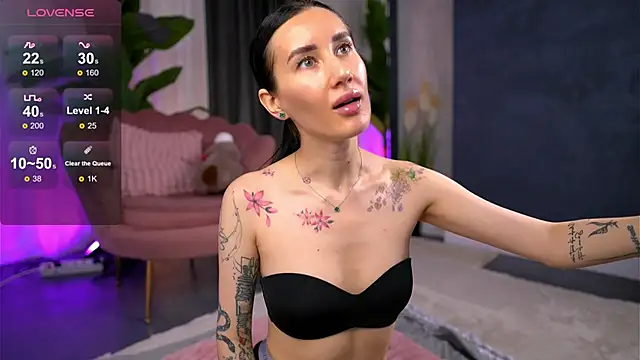 Snapshot of SerenaVelour chatting on October 24, 2025, 10:11 am SerenaVelour online show from October 24, 2025, 10:11 am