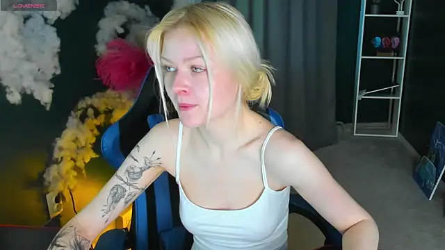 Callista a online show from May 12, 2026, 2:52 am