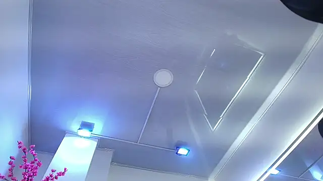 Gabriela milani online show from November 20, 2025, 6:51 pm