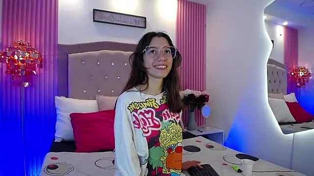 MarinetteLux online show from March 2, 2026, 7:43 pm